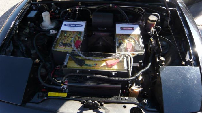 To MX-5 υπέστη αντικατάσταση στον βενζινοκινητήρα από έναν ηλεκτροκινητήρα και μια συστοιχία μπαταριών λιθίου μεγέθους 28,8 kWh.